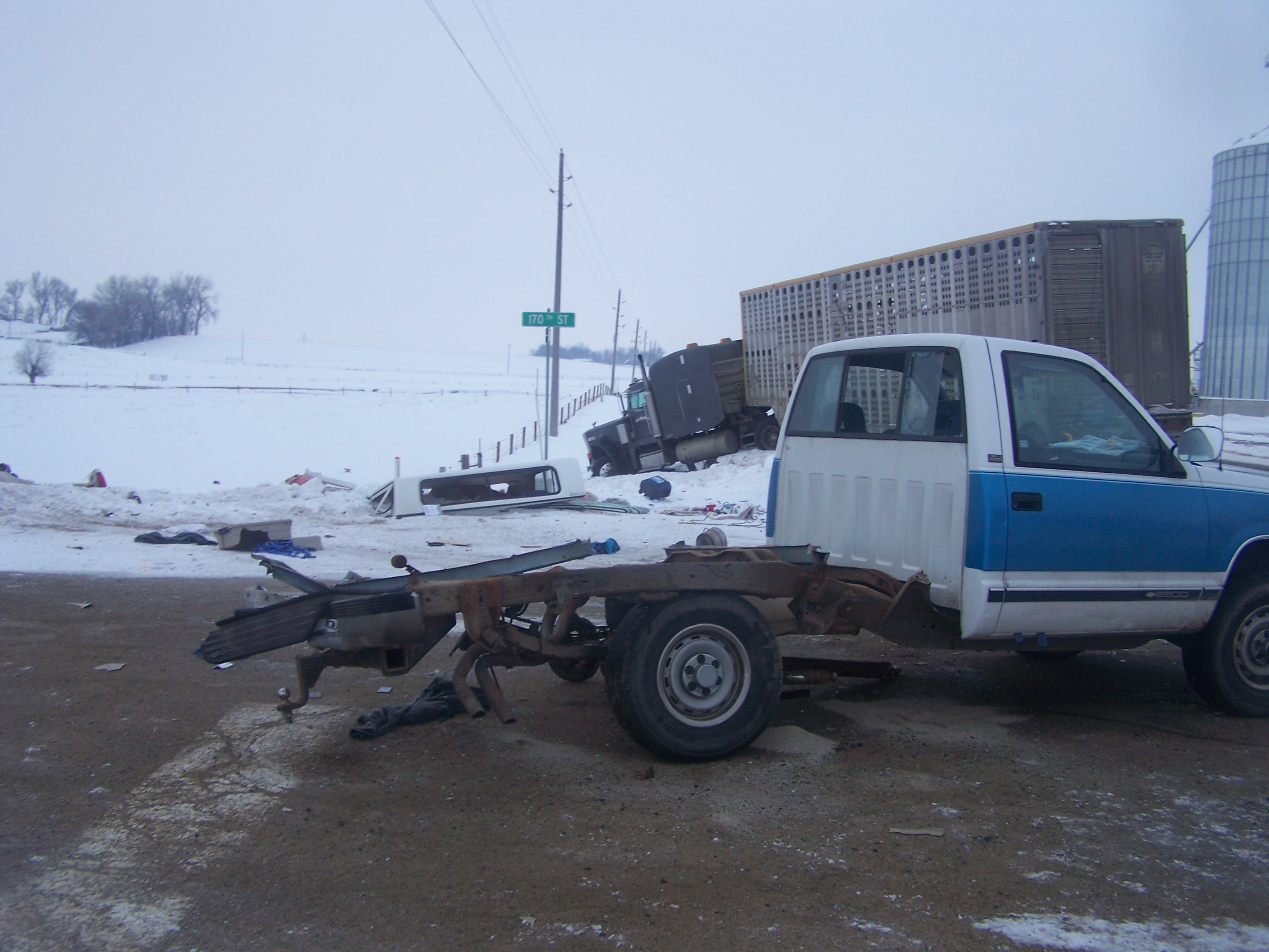 Semi Truck And Trailer Collides With Pickup Truck Klem 1410